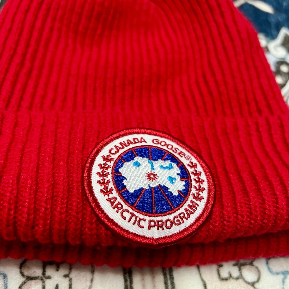 Canada Goose Toque - Picture 2 of 4
